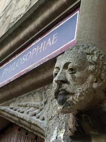 Philosophiae doorway